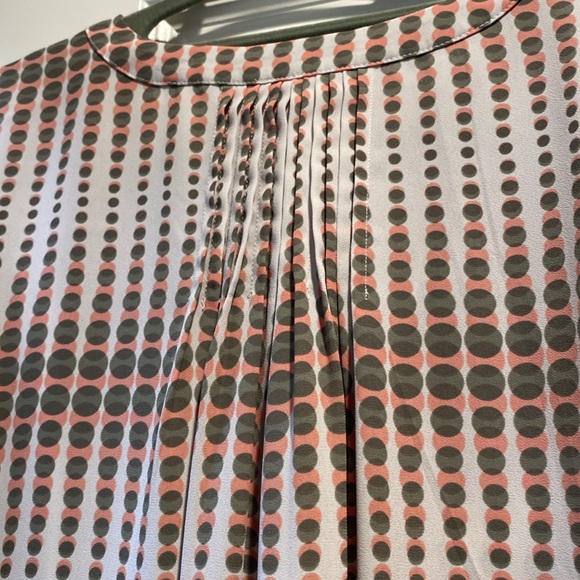 Beautiful size M top from NYDJ - Picture 8 of 9